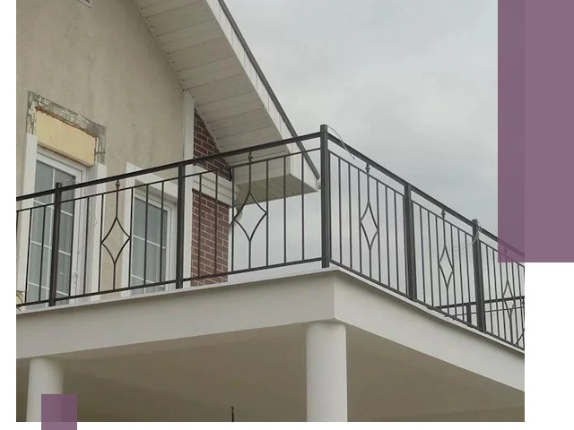 Изготовление балконных ограждений в Барнауле из металла и стекла