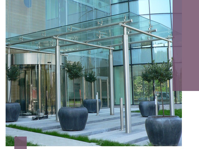 Навесы из стекла на заказ в Барнауле — монтаж и установка