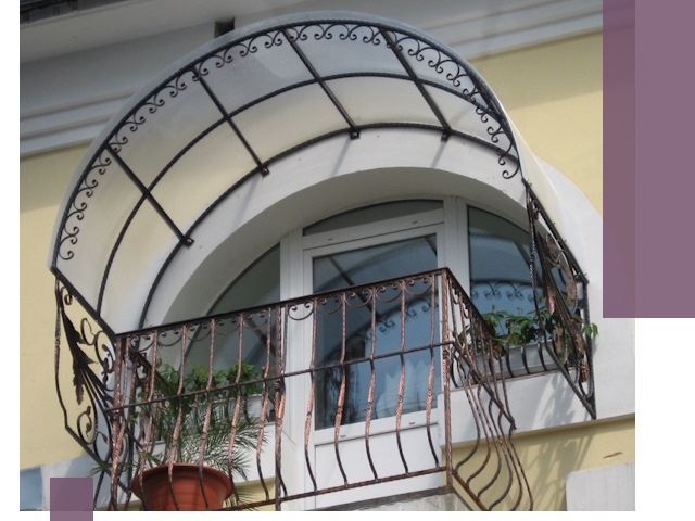 Козырьки над балконом в Барнауле — изготовление и монтаж